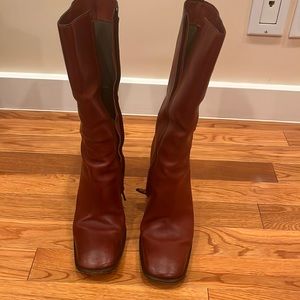 Beautiful chestnut Costume National boots